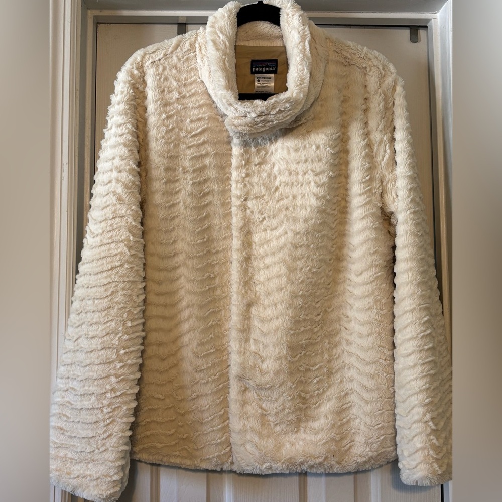 Patagonia Pelage Faux Fur Jacket 
Women’s XL